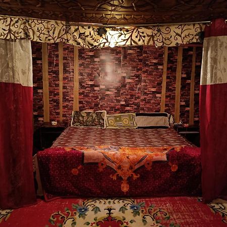 Hotel Island Srīnagar Екстериор снимка