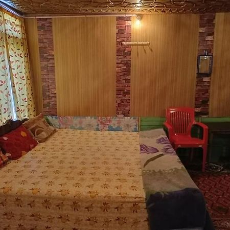 Hotel Island Srīnagar Екстериор снимка