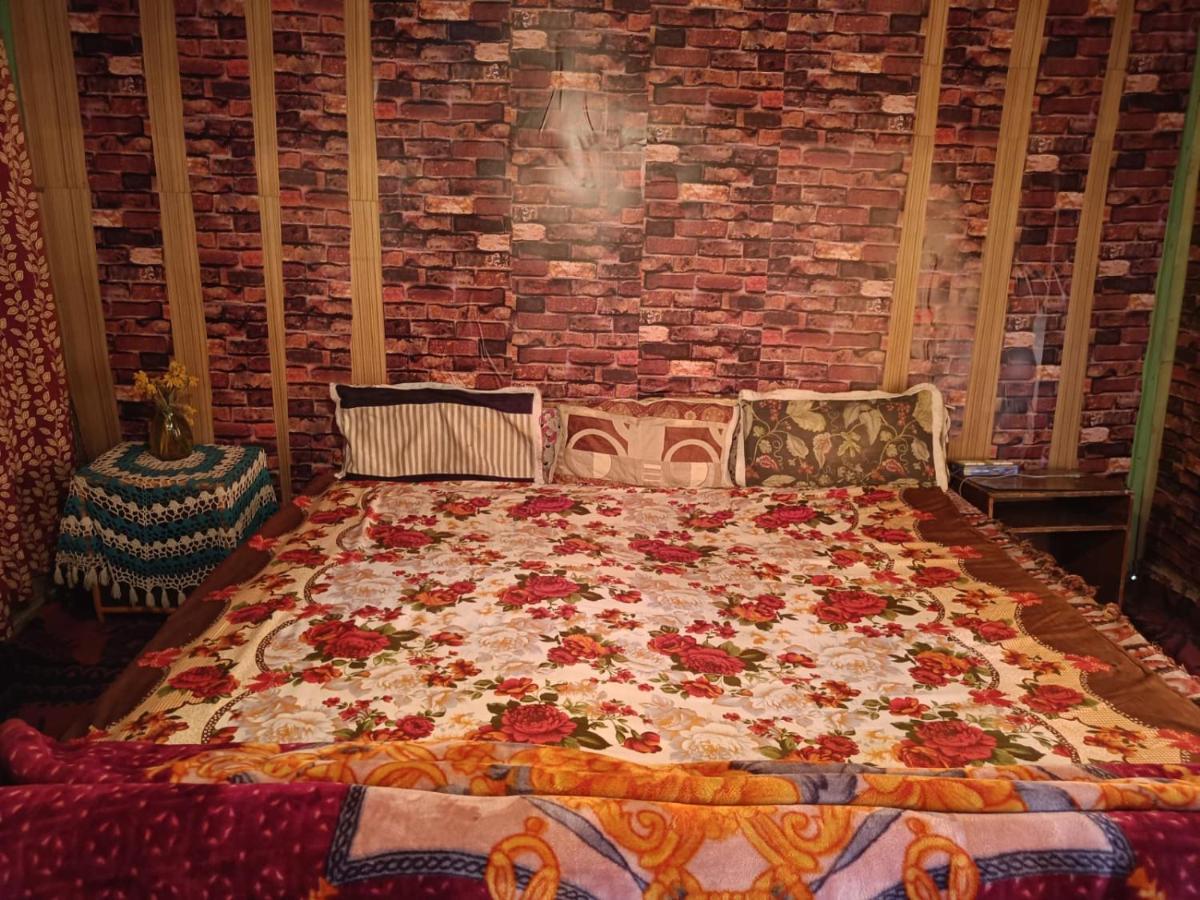 Hotel Island Srīnagar Екстериор снимка