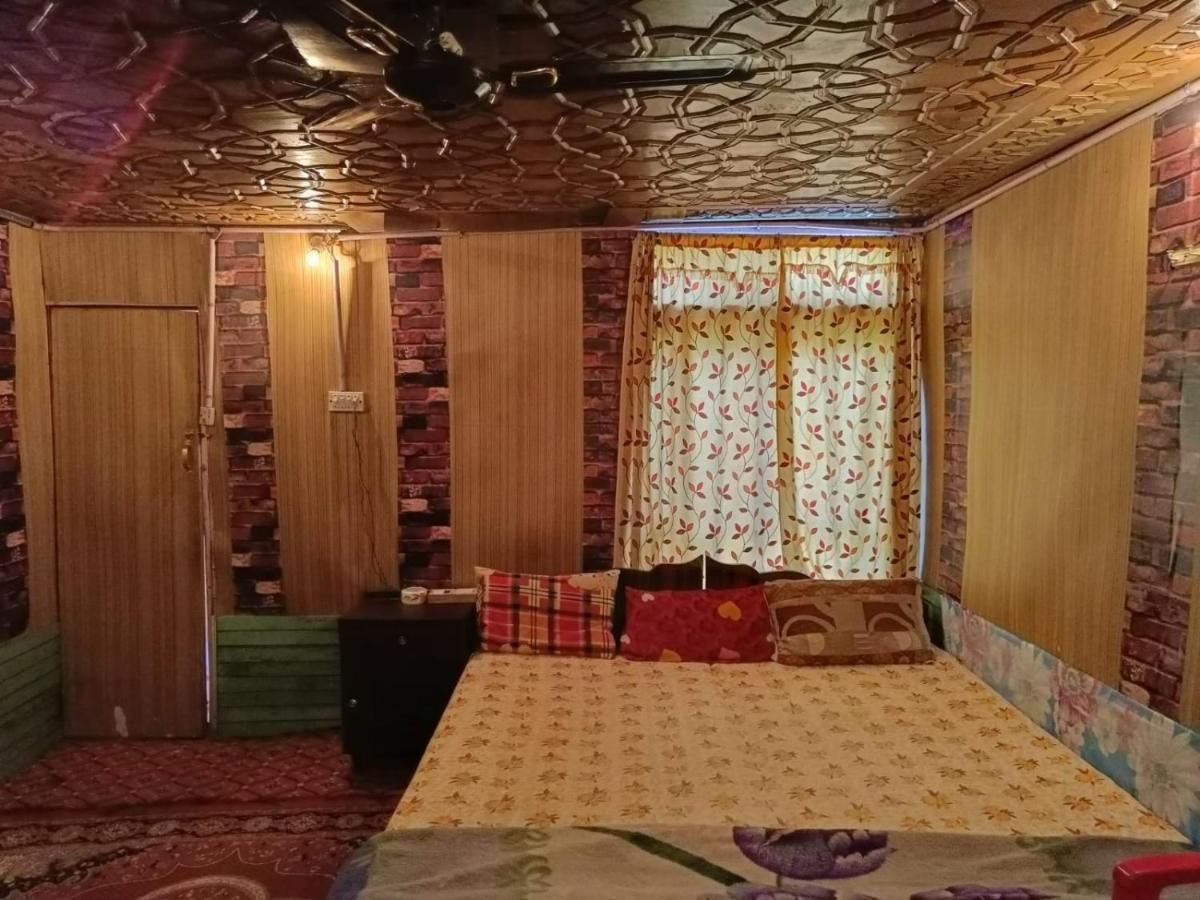 Hotel Island Srīnagar Екстериор снимка