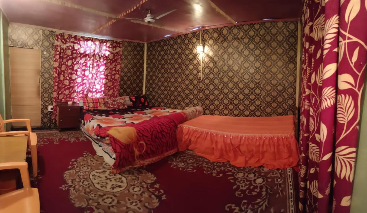 Hotel Island Srīnagar Екстериор снимка