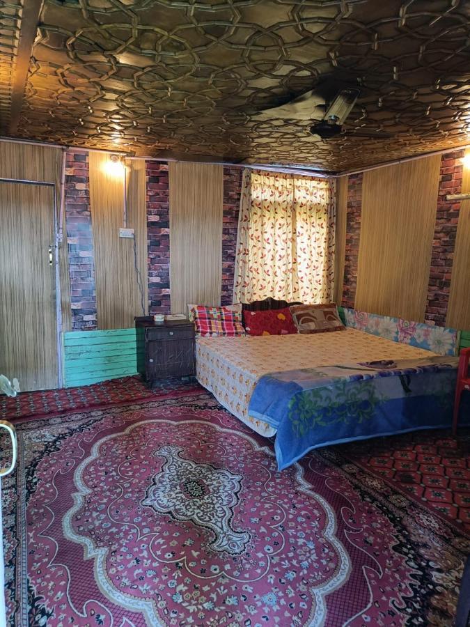 Hotel Island Srīnagar Екстериор снимка