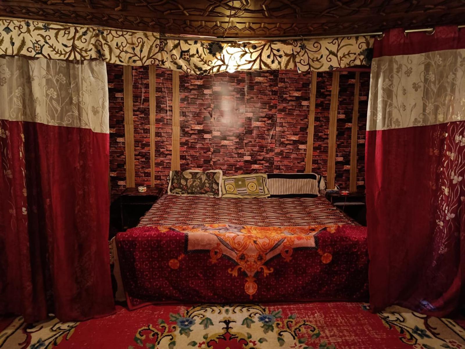 Hotel Island Srīnagar Екстериор снимка
