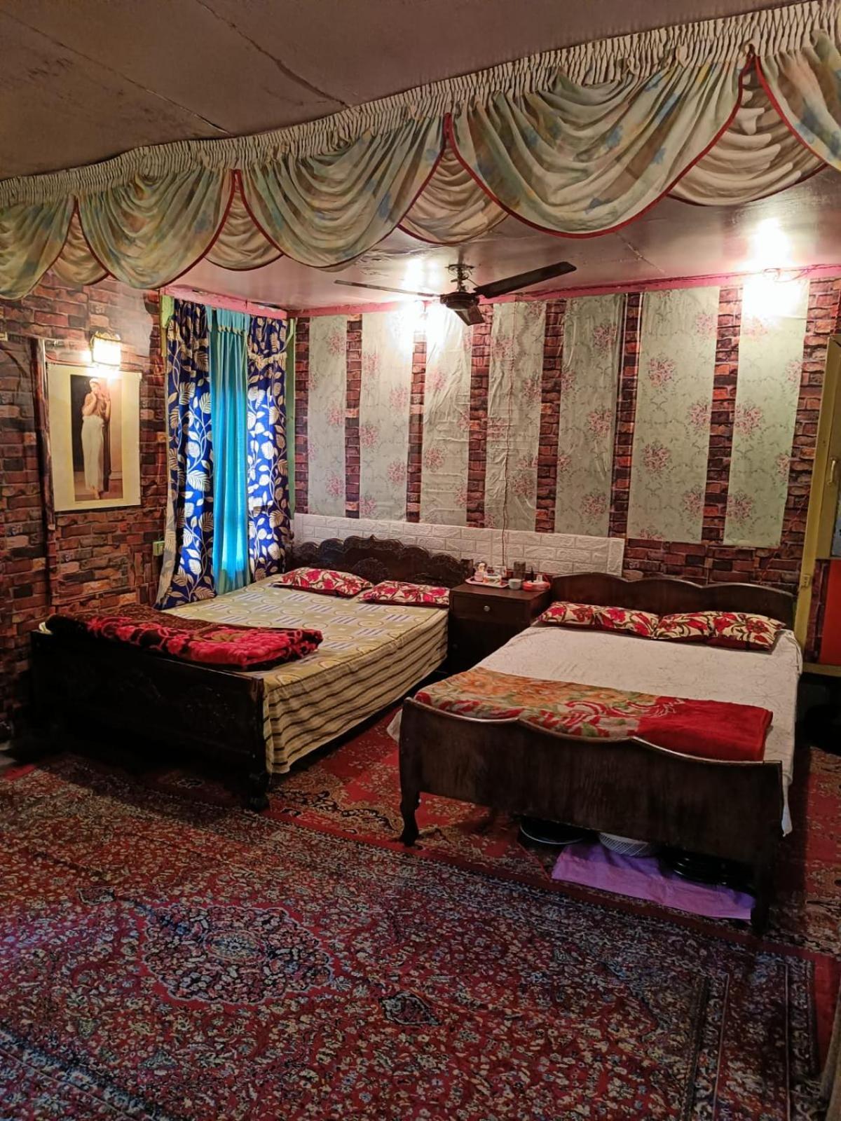 Hotel Island Srīnagar Екстериор снимка