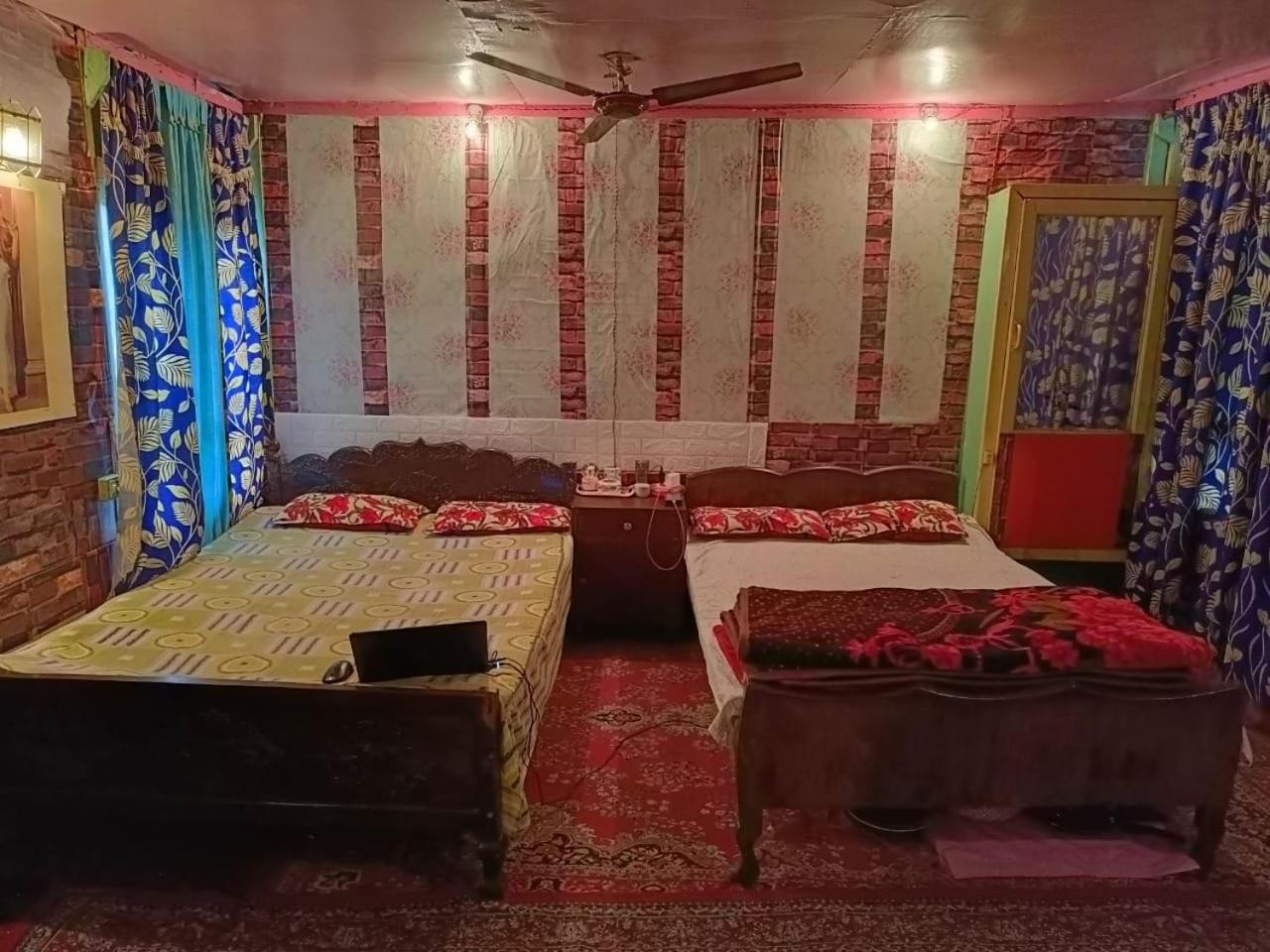 Hotel Island Srīnagar Екстериор снимка
